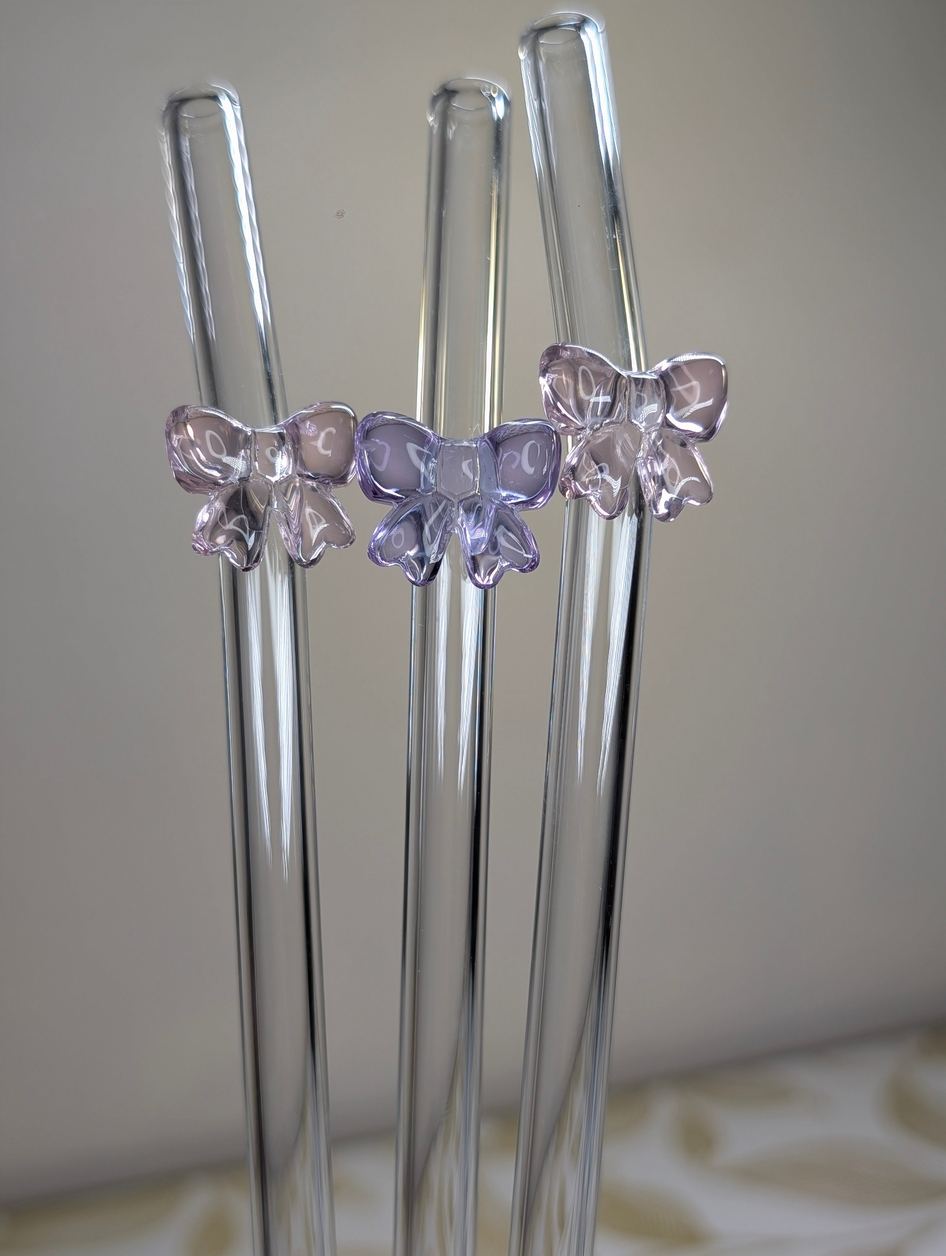 Glass bows straws